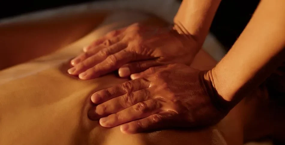 Back massage for one person by a professional masseur in Nueva Andalucia